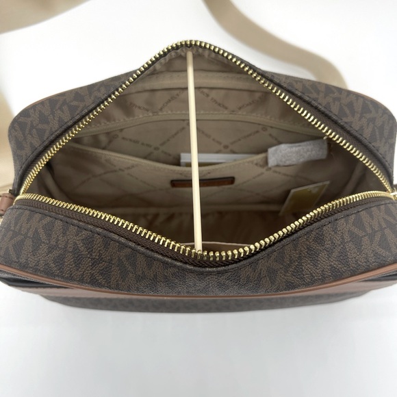 Michael Kors Kenly LG Pocket Xbody &Trifold Wallet - Picture 7 of 11